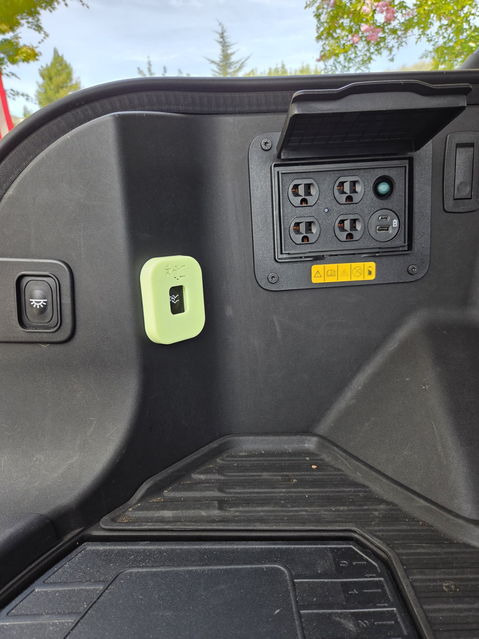 Pro Power Onboard outlets in frunk